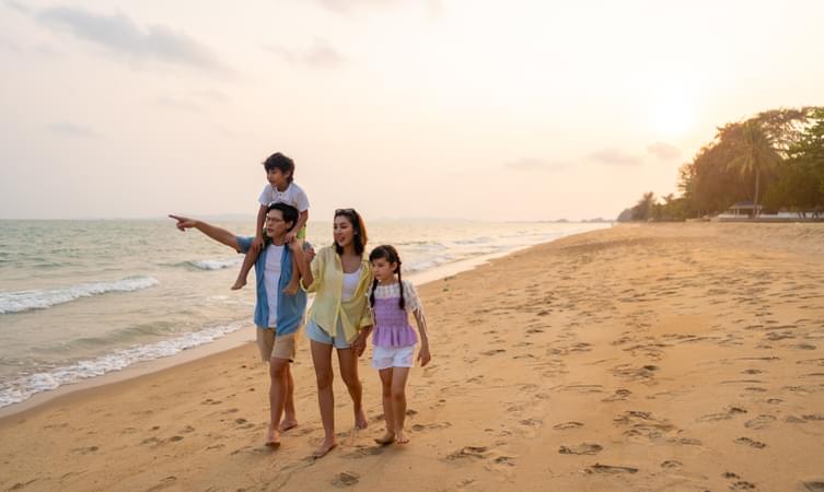 Family at Alleppey Beach, Kerala