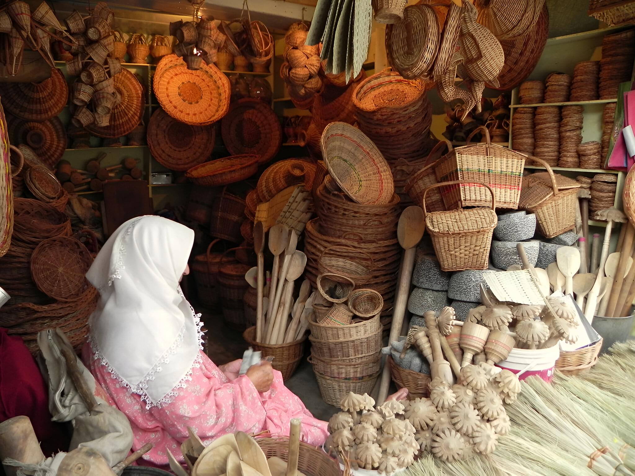 Purchase Genuine Kashmiri Handicrafts