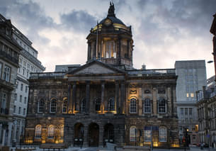 Hn2l0za6duyhw490reh8imm7nl6a 1200px liverpool townhall (7684898060)