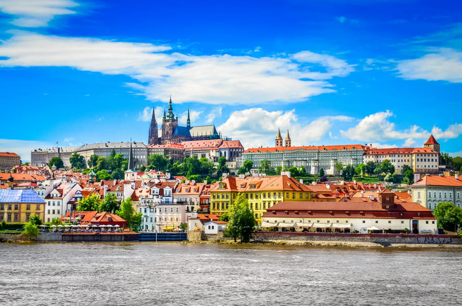 Learn amazing facts about the Prague Castle with your professional guide