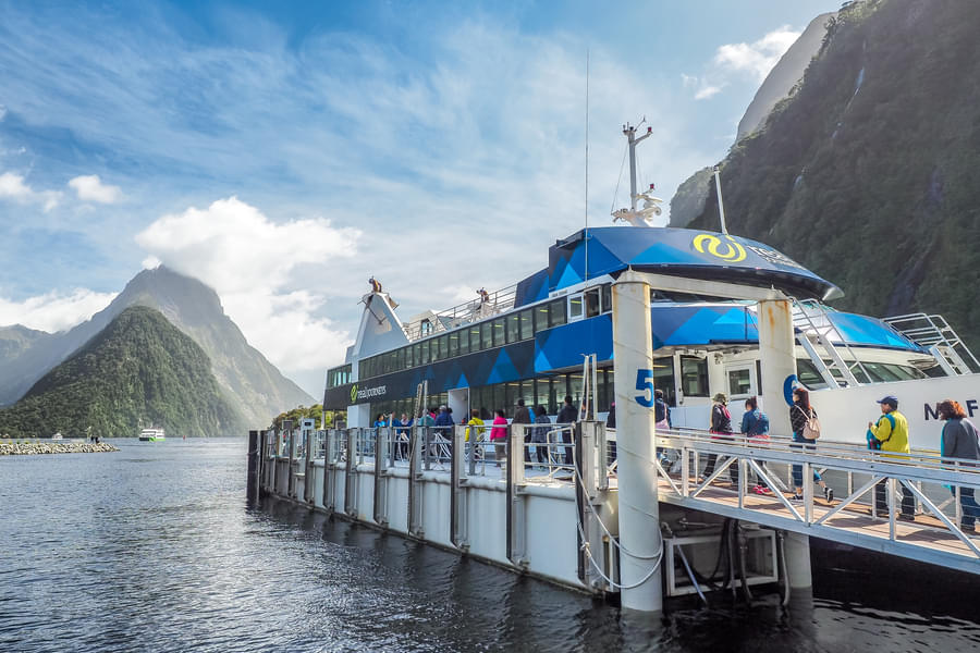 Milford Sound Cruise in Fiordland Image