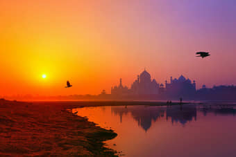 Go on a 8-hour tour to Agra from Delhi by renting a private vehicle