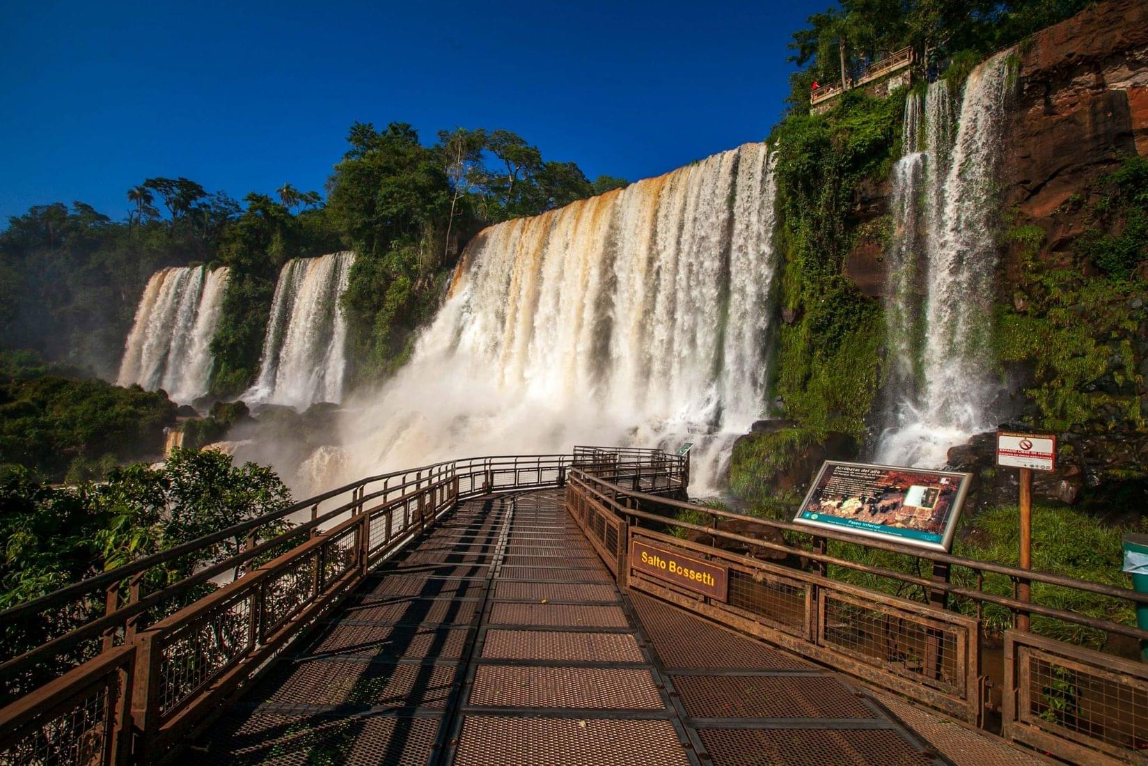 Salto Bossetti Falls  Overview