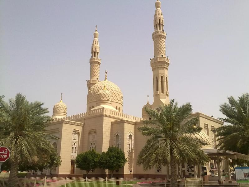 Marvel at the stunning beauty of The Jumeirah Mosque