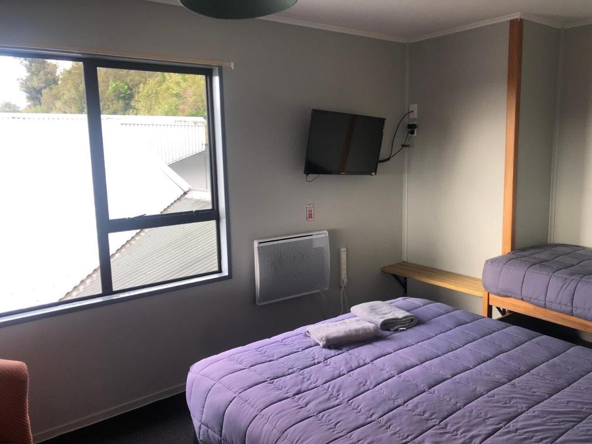 Ivory Towers Backpackers Lodge, New Zealand