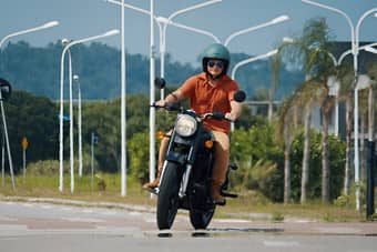 Rent a Bajaj Avenger 220 for smooth Chennai adventures