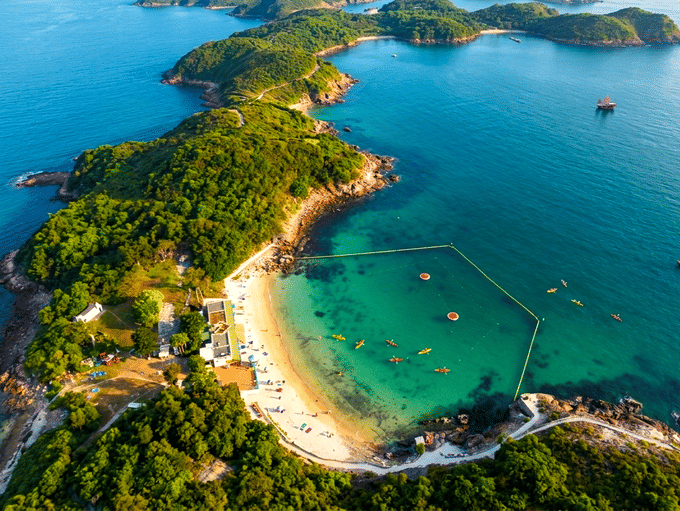 Sandy shoreline at Sai Tung Island