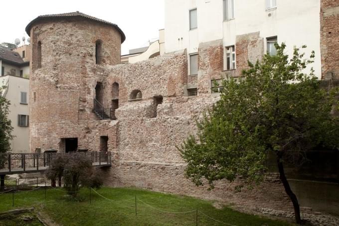 Torre poligonale e mura.jpg