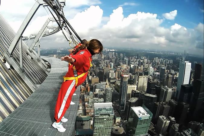 Experience the thrills while edge walking