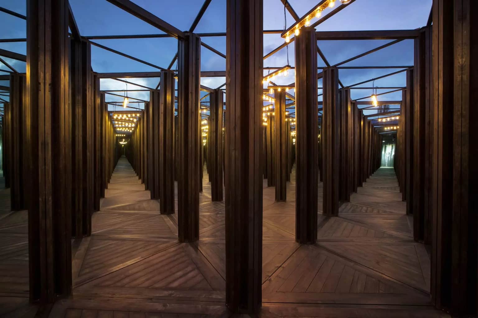 Navigate the Mirror Maze