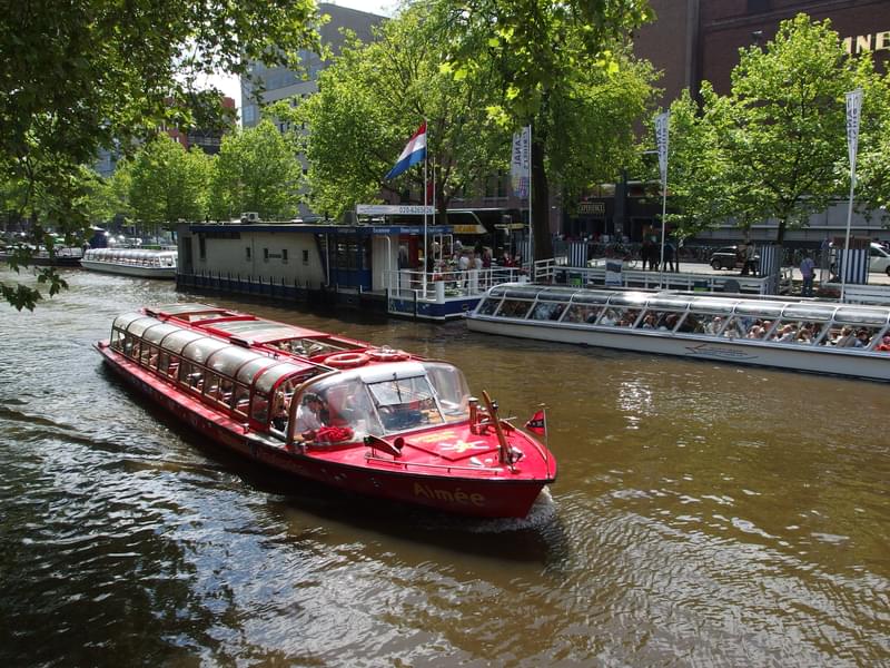 Explore Canals on Amsterdam Boat Tour