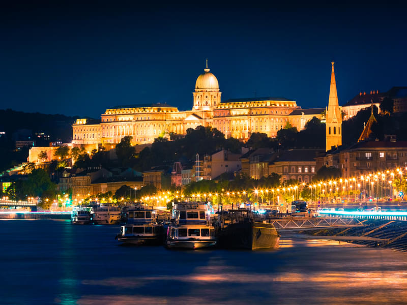 Budapest - Sightseeing Cruise with Welcome Drink