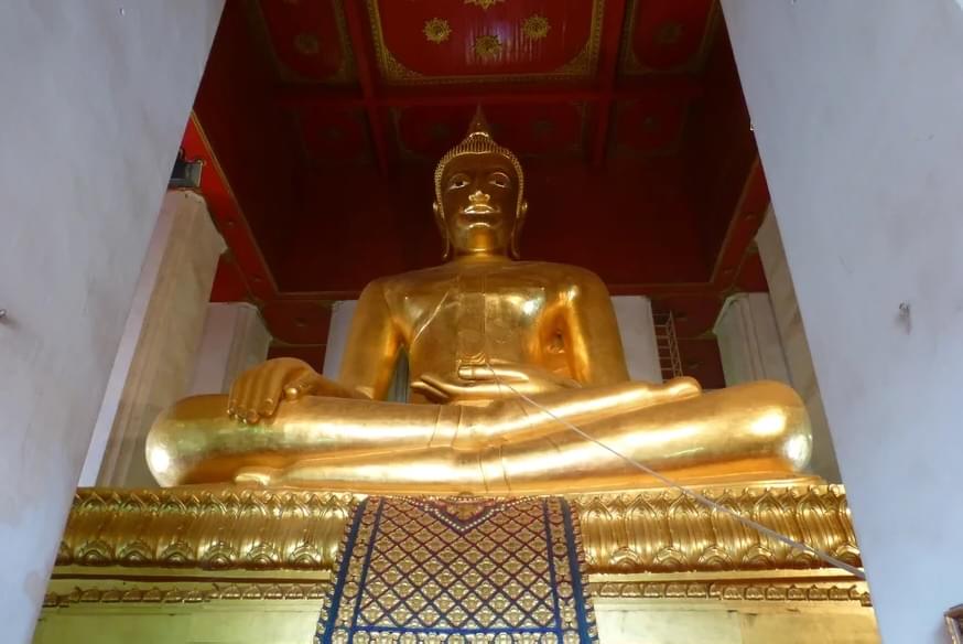 Sitting Buddha at Vihara Phra Mongkhon Bophit