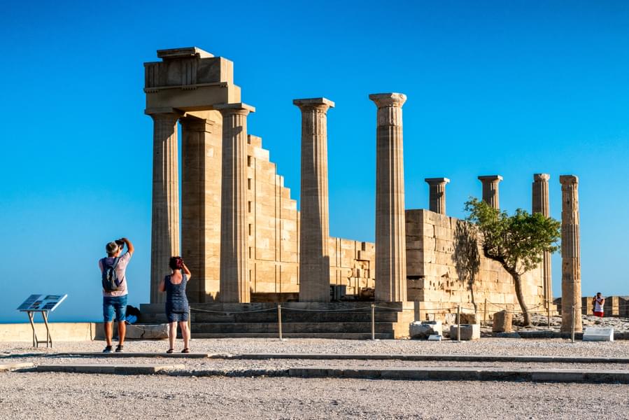 Click multiple pictures of Acropolis on your visit