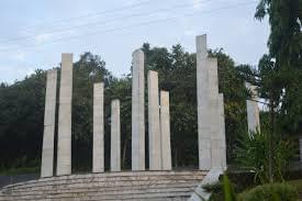 Explore the Shahid Minar