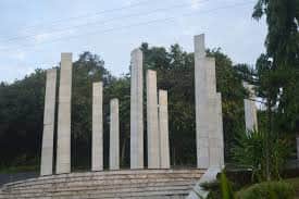 Explore the Shahid Minar