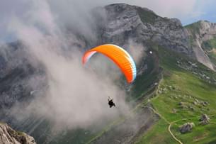 Have fun paragliding in Panchgani