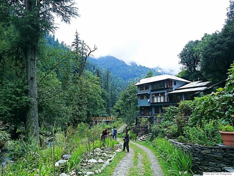 A Secluded Stay In The Laps Of Lush Tirthan Valley Image
