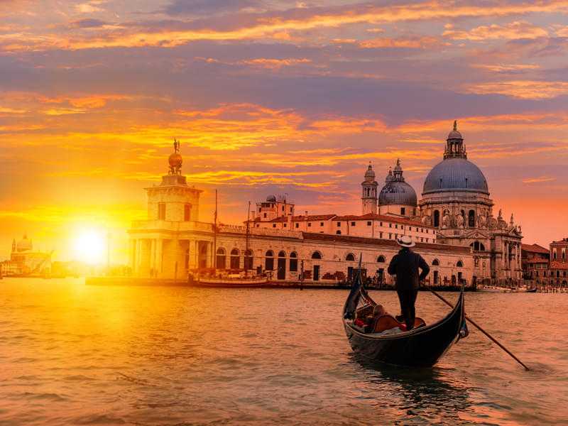 30 Minute Private Nighttime Gondola Ride in Venice