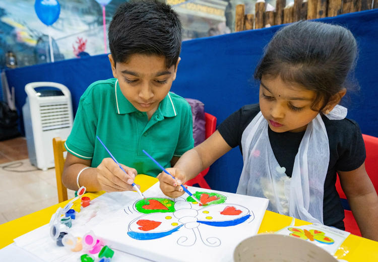 Kids Coloring at art factory in Dubai Dolphinarium