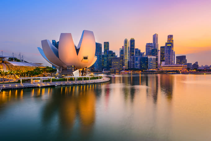 Marvel at the stunning beauty of the Singapore Skyline