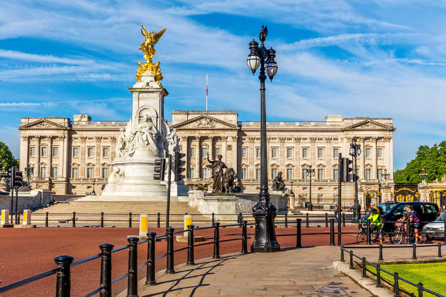 Visit Buckingham Palace