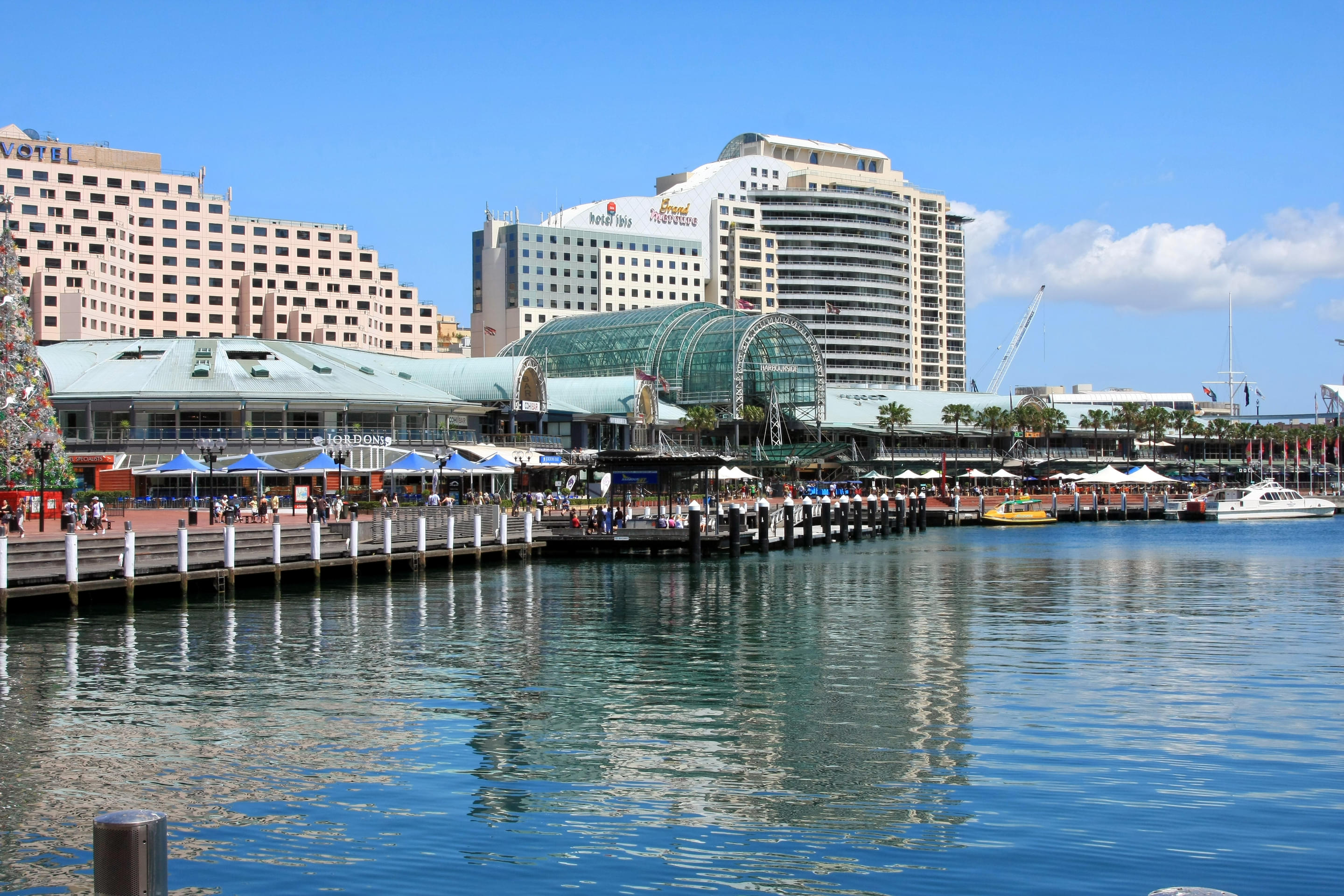 Harbourside Shopping Centre Overview