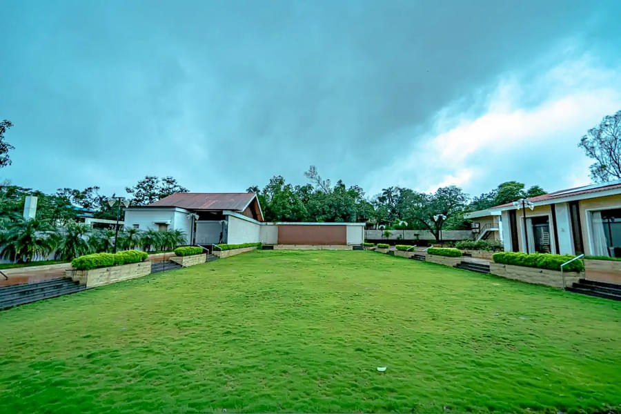 A luxurious escape into the misty mountains of Lonavala Image