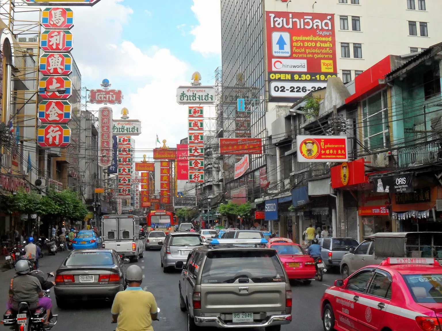 Beckoning Chinatown