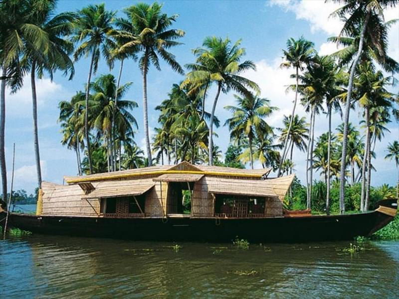 Soma Houseboat Image