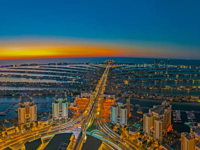 Have a glimpse of scenic views of the city from 52nd floor of the tower