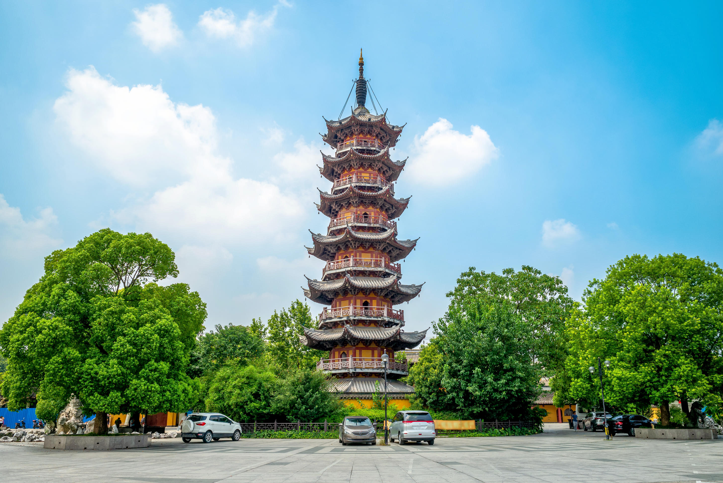 Longhua Temple And Pagoda Overview