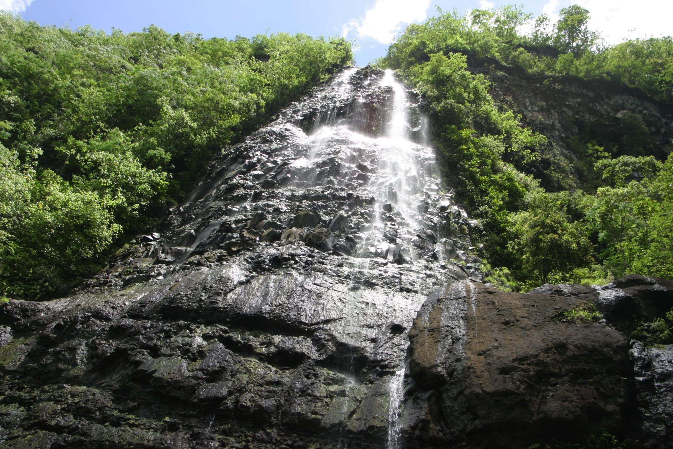 'Āfareaitu Waterfall Overview