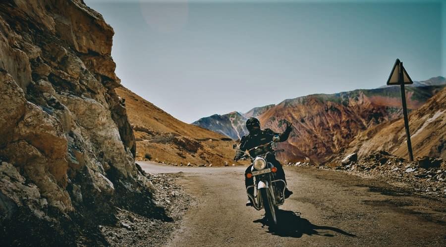 Cross through the tough routes on you bike to Spiti Valley
