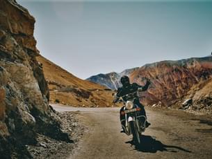 Cross through the tough routes on you bike to Spiti Valley