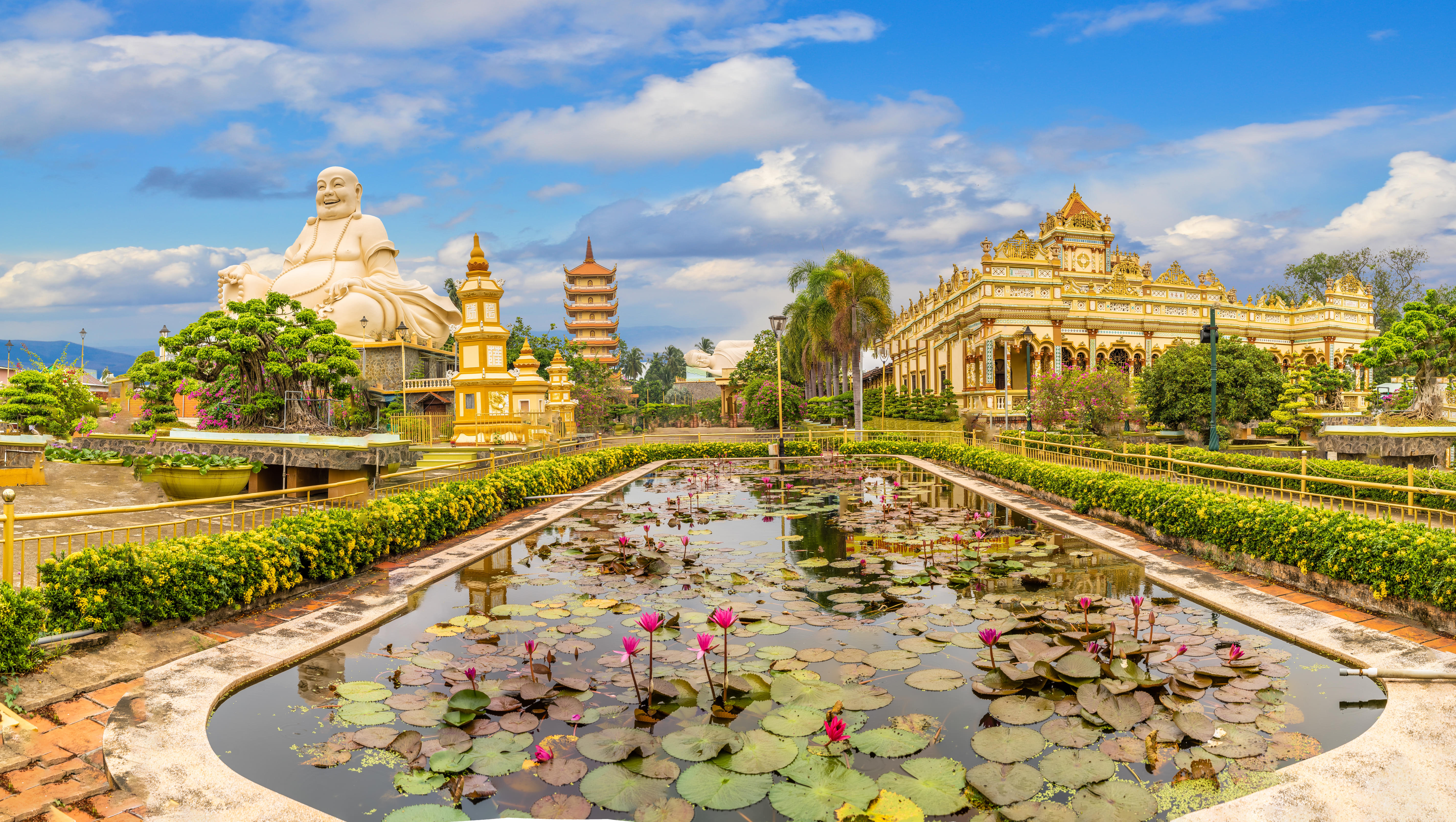 Visit the beautiful Buddhist temple - Trang pagoda