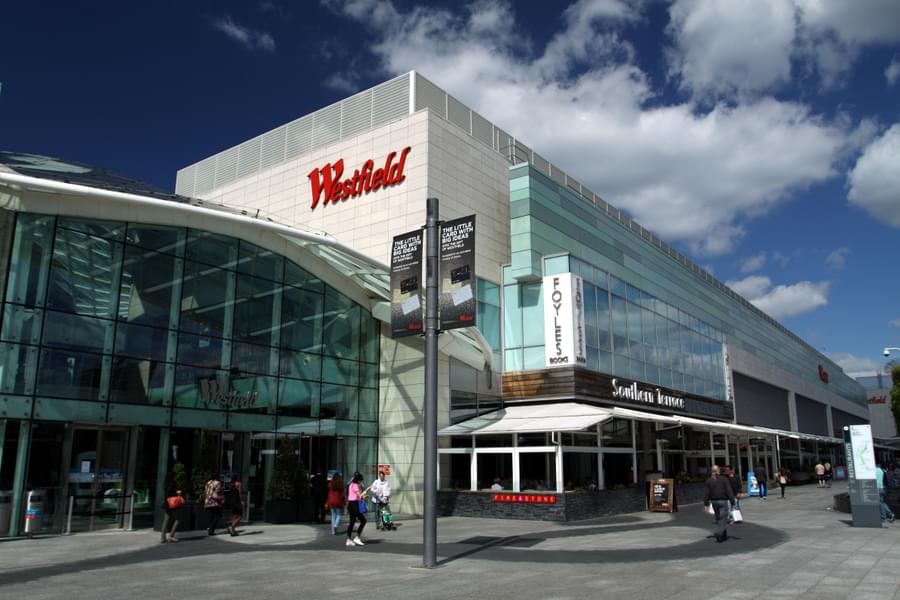 Westfield_London_shopping_area_in_London_Borough_of_Hammersmith_and_Fulham,_spring_2013_(11).jpg