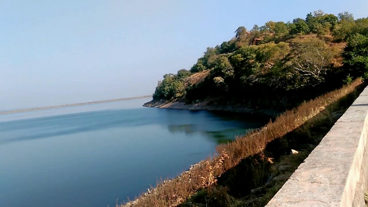 Khindsi Lake Overview