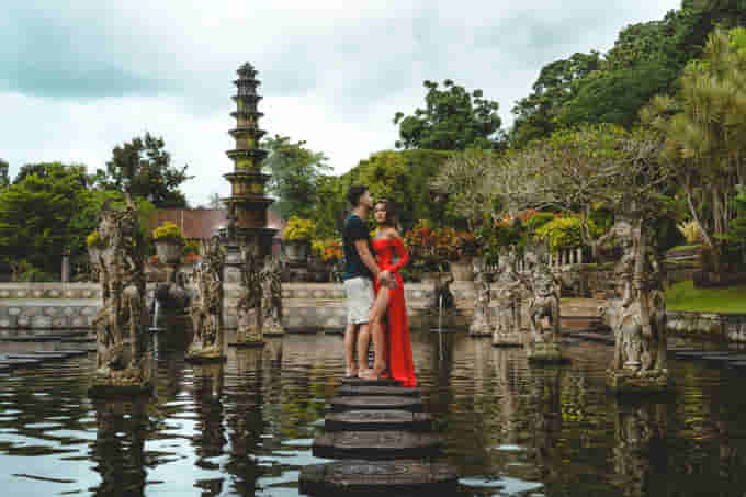 Strike a pose infront of the stunning attractions of Bali