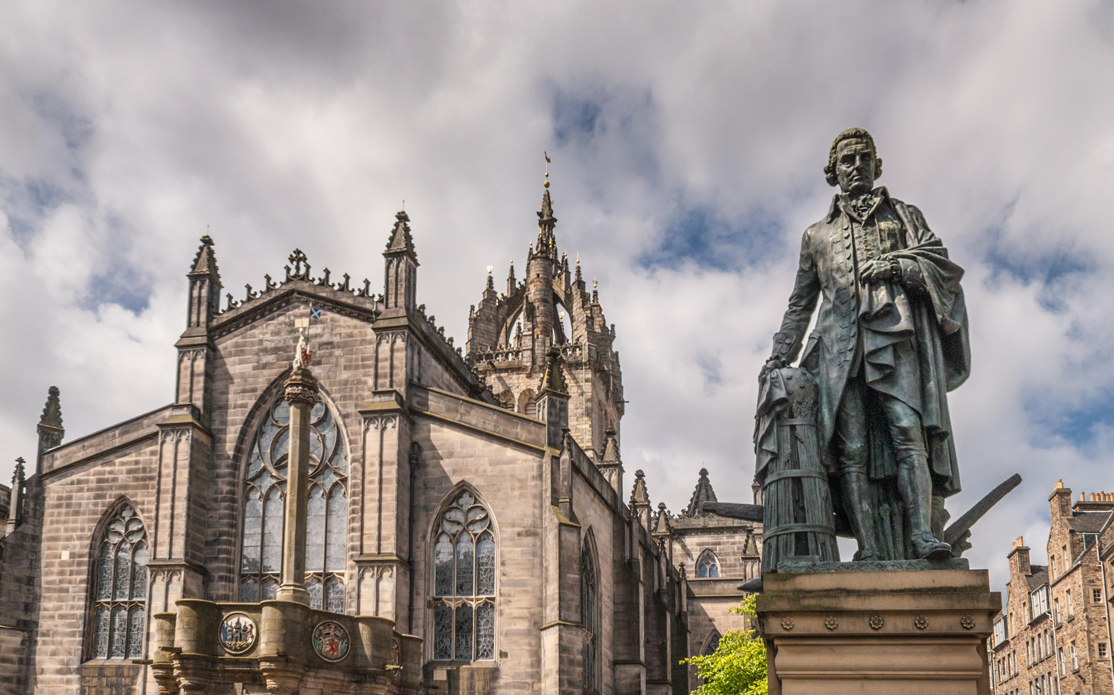 Visit Edinburgh and get chance to explore the city with a professional guide