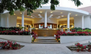 J0y56pbh85ko708u6lb3b6yzn5a2 1599576426 resort entrance