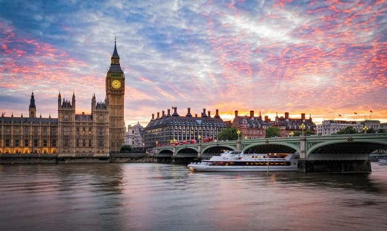 Pass through famous landmarks of London such as Big Ben, Greenwich and Houses of Parliament