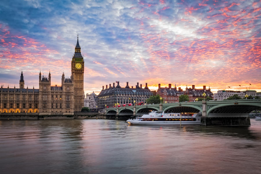 Pass through famous landmarks of London such as Big Ben, Greenwich and Houses of Parliament