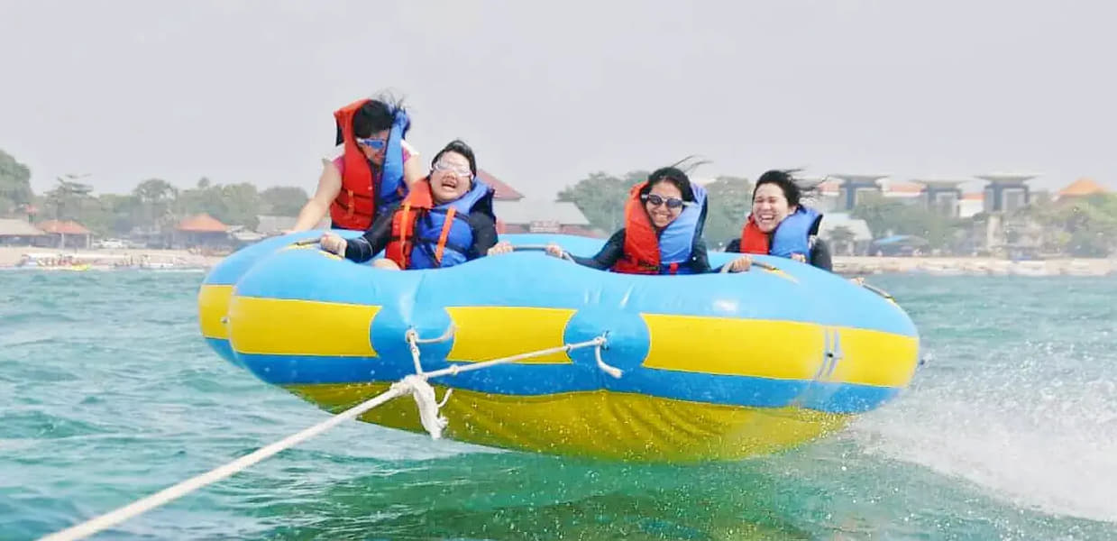 Sinquerim Beach Goa Water Sports Image