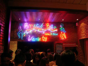 J7kuj9tp5rhkxxgdvmuyry3dr89j 1463558685 800px bar along khao san road 2c in phra nakhon district 2c bangkok 2c thailand