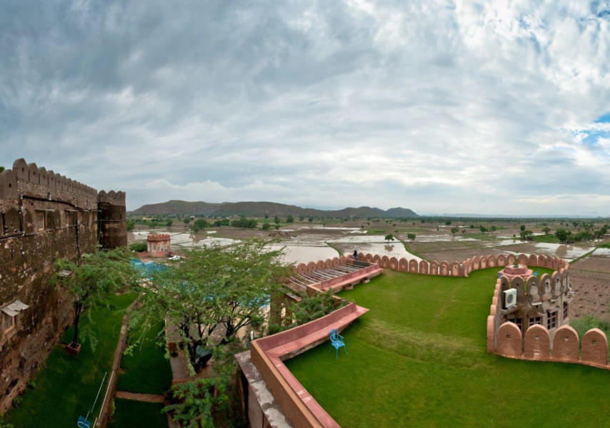Neemrana Hill Fort Image