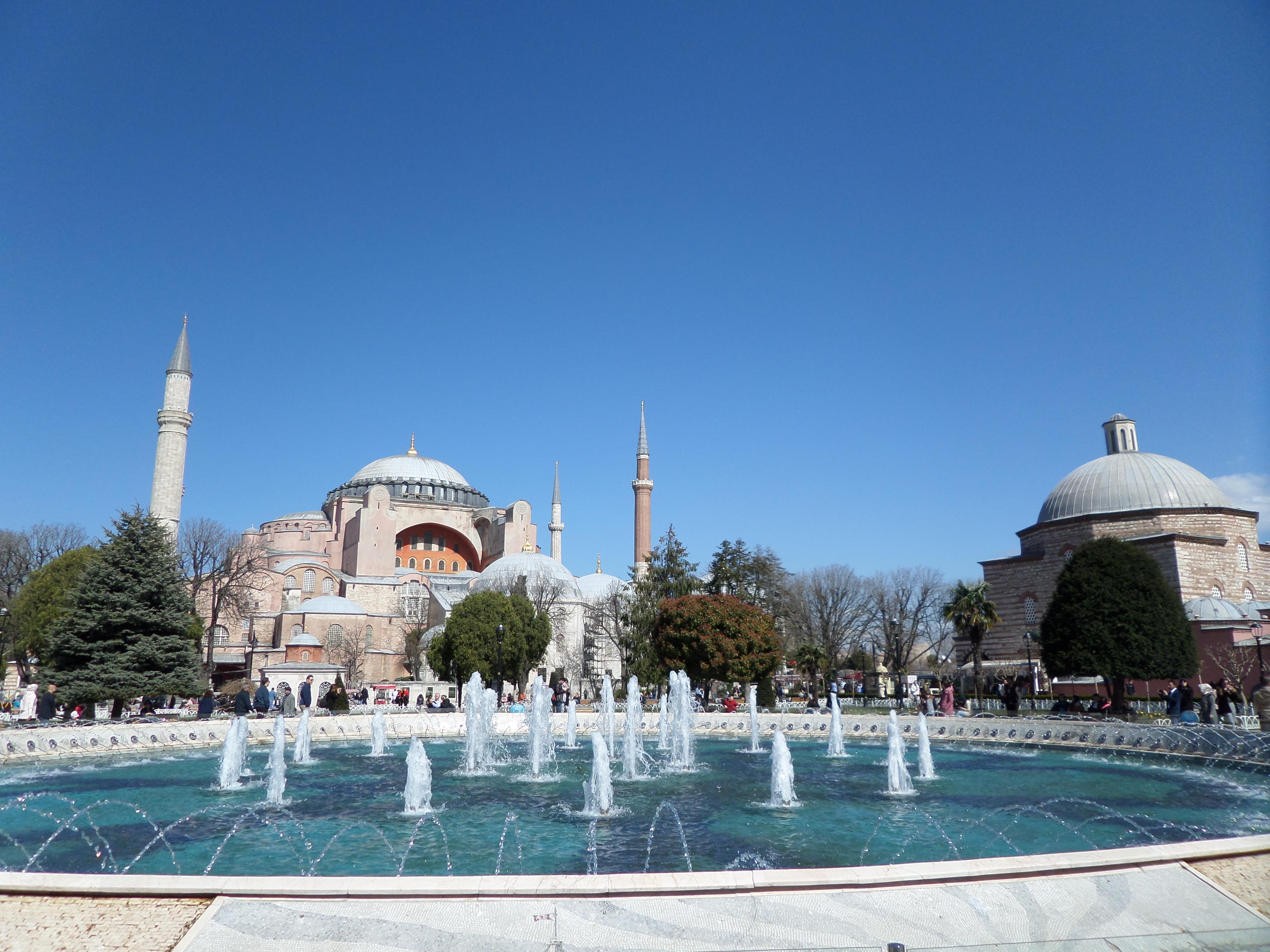 Admire the architecture of Blue Mosque