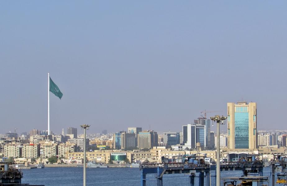 Tour around Jeddah Waterfront Image