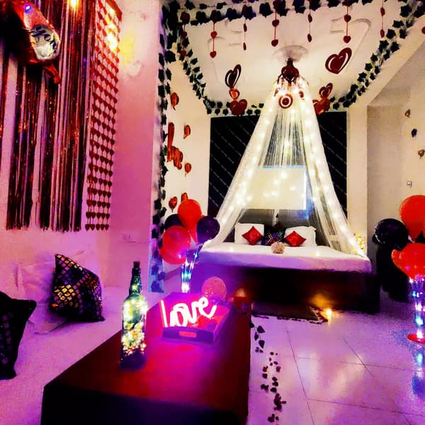 Romantic Stay with Candlelight Dinner Image