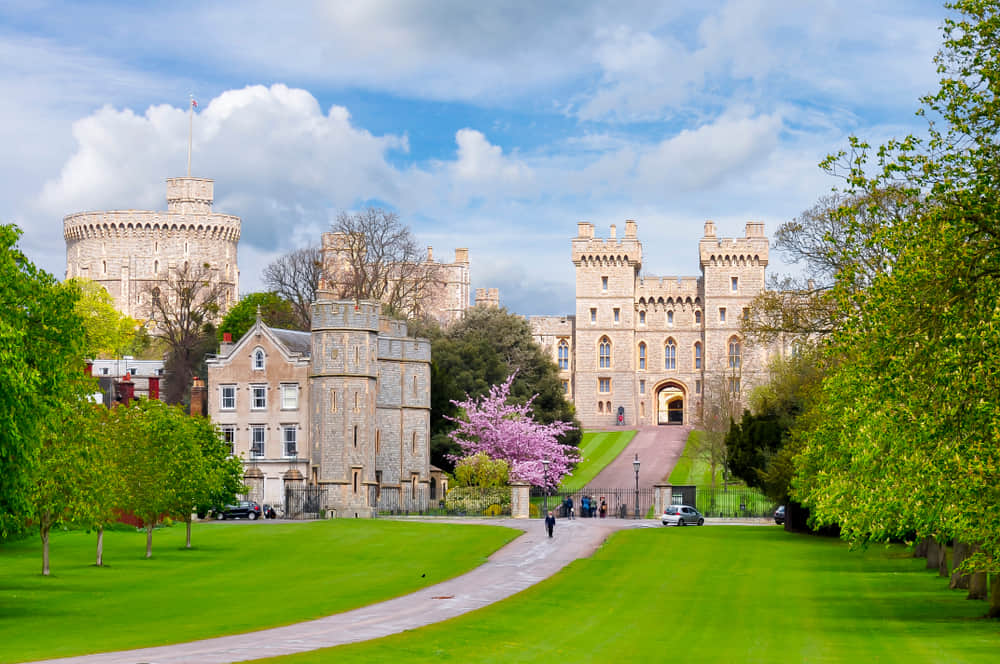 Start with official residence of Queen Elizabeth II- Windsor Castle